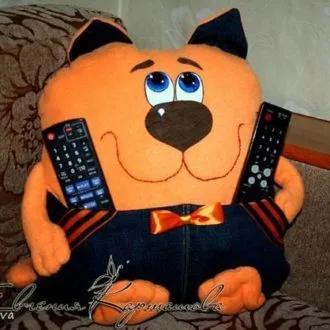 Игрушка "Кот-держатель пультов"