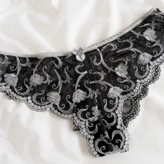 Кружевные трусики (размеры XS-XXL) и Кружевной бралет (ОГ 75-78 / 90-30)