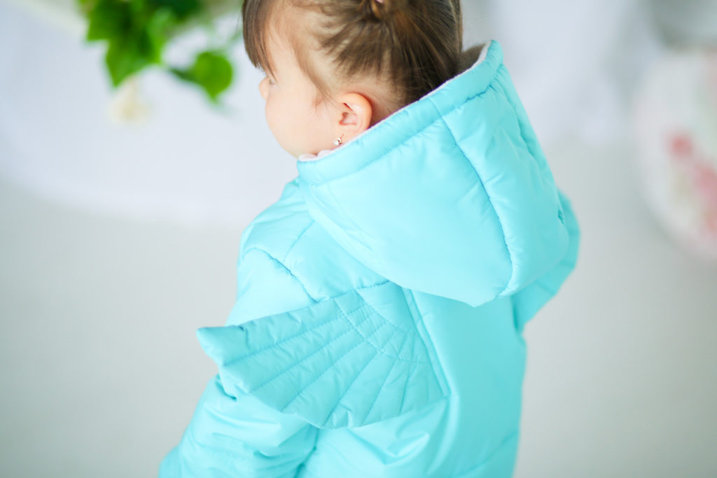 Baby xs записи. Куртка с крыльями на спине детская. Детская куртка с крыльями. Куртка детская с хвостом. Wow_Baby_XS.
