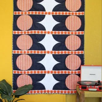 Стильный квилт из тканей новой коллекции от Art Gallery Fabrics