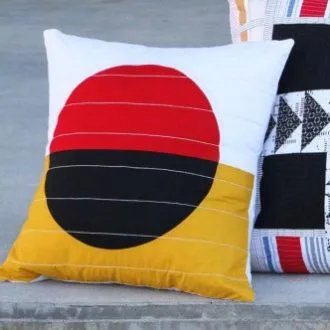 Современная подушка из лоскутов от Art Gallery Fabric