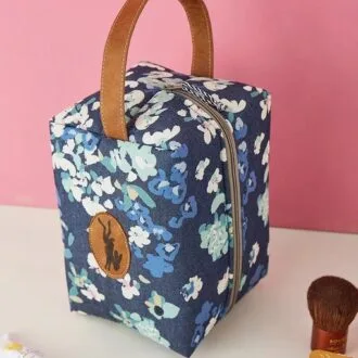 Косметичка в форме кубика