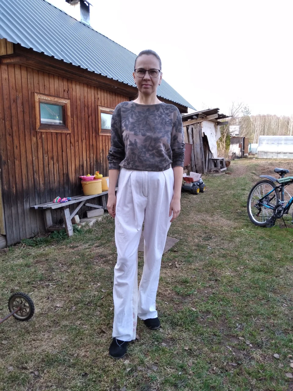 Штани зі складкою-ножиці, на поясі, з цільнокроєним гульфіком